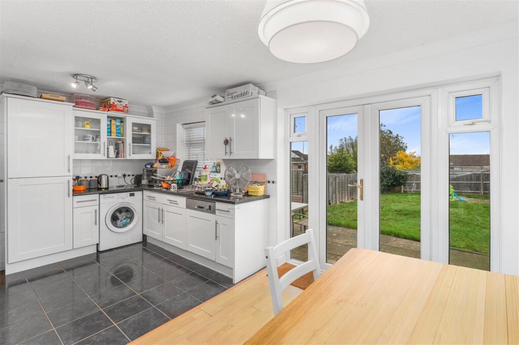 46 Kingfisher Drive, Banbury-9.jpg