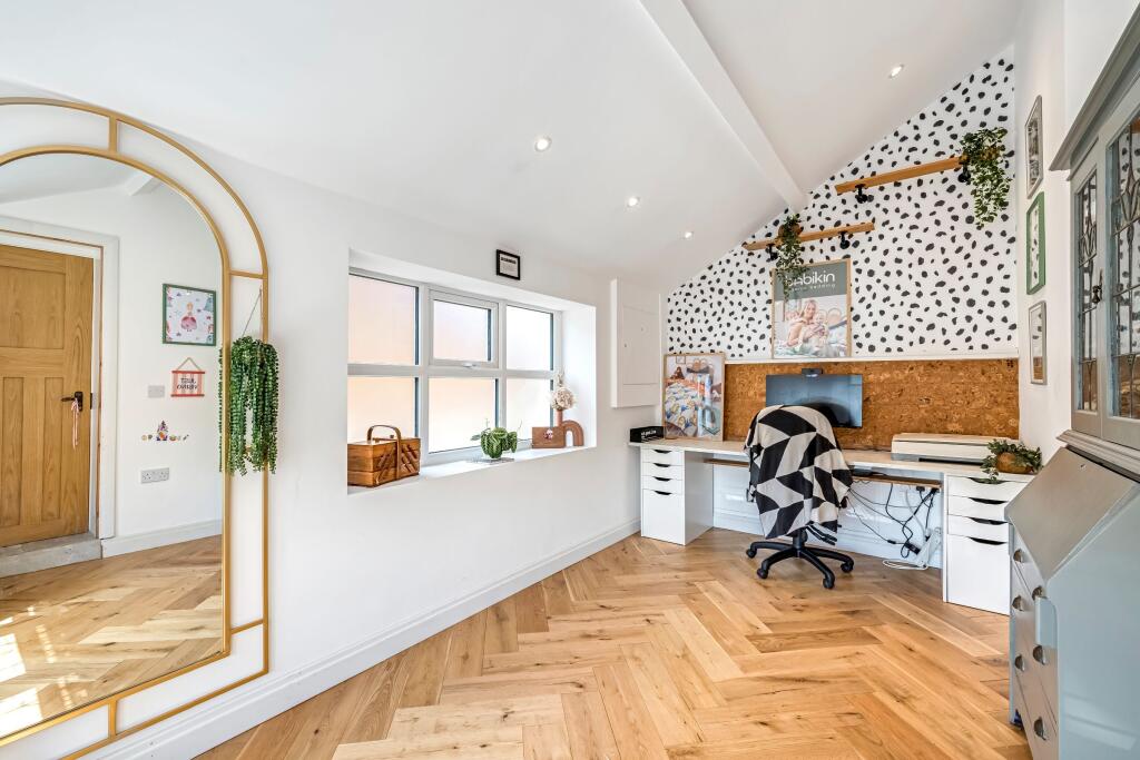 Home Office/ Bedroom 4