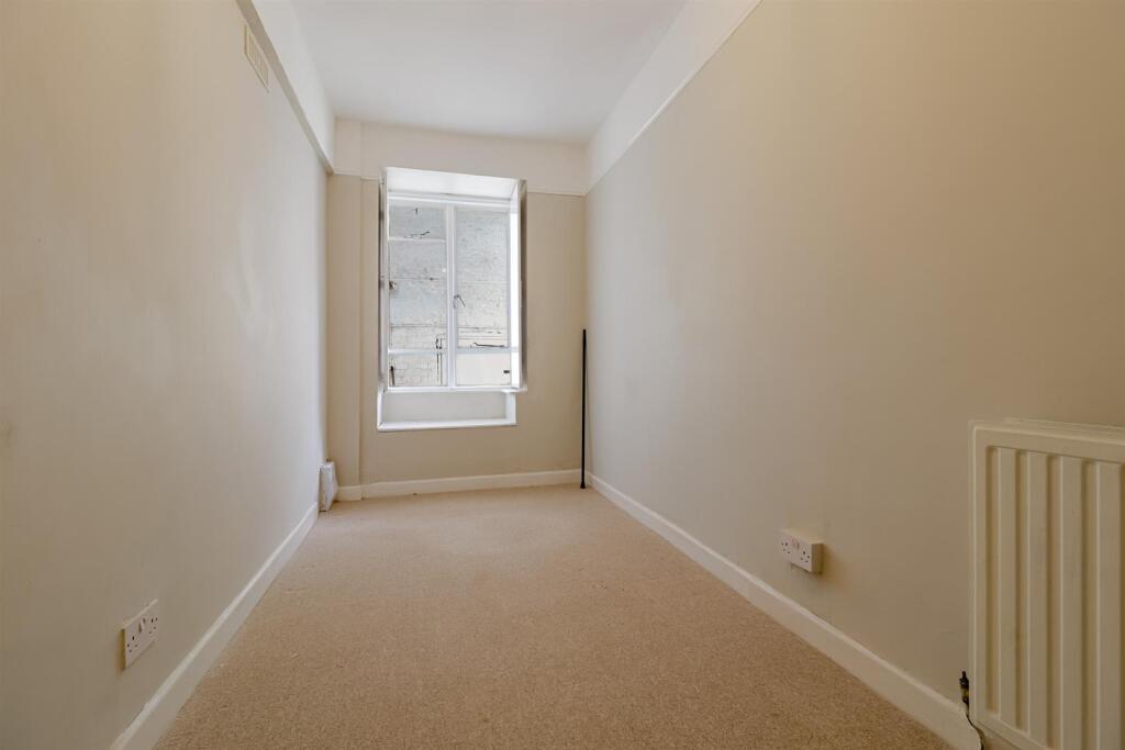 3-bed-flat-suffolks-cheltenham (3).jpg