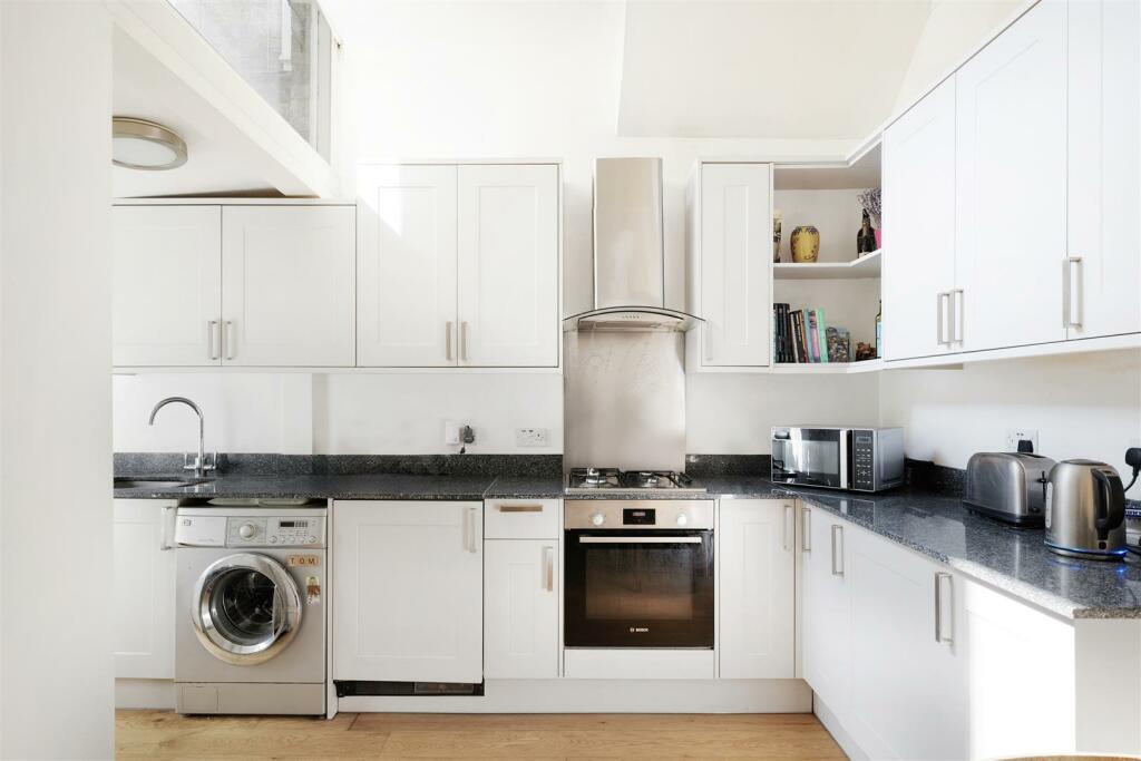 Kitchen (2).jpg