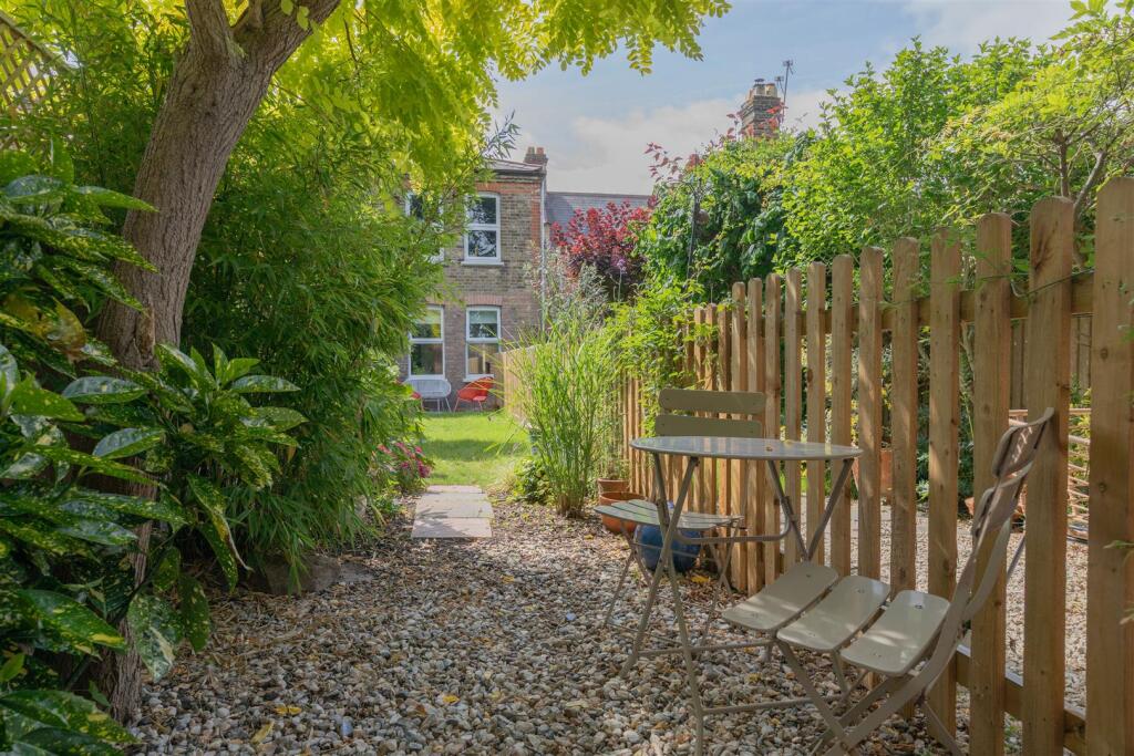 Theydon Street, E17
