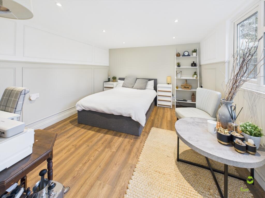 CAM03418G0-PR0191-STILL002