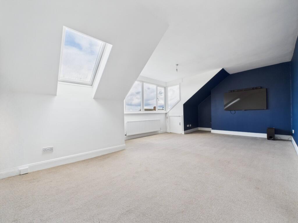 CAM02195G0-PR0084-STILL018