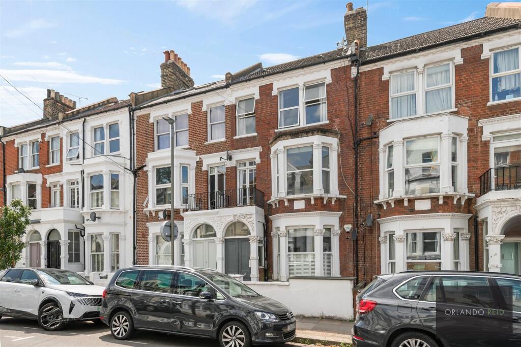 Flat B, 18 Leathwaite Road SW11 1XQ-12.jpg