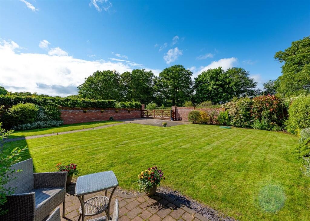 11 Cranmoor-garden1.jpg