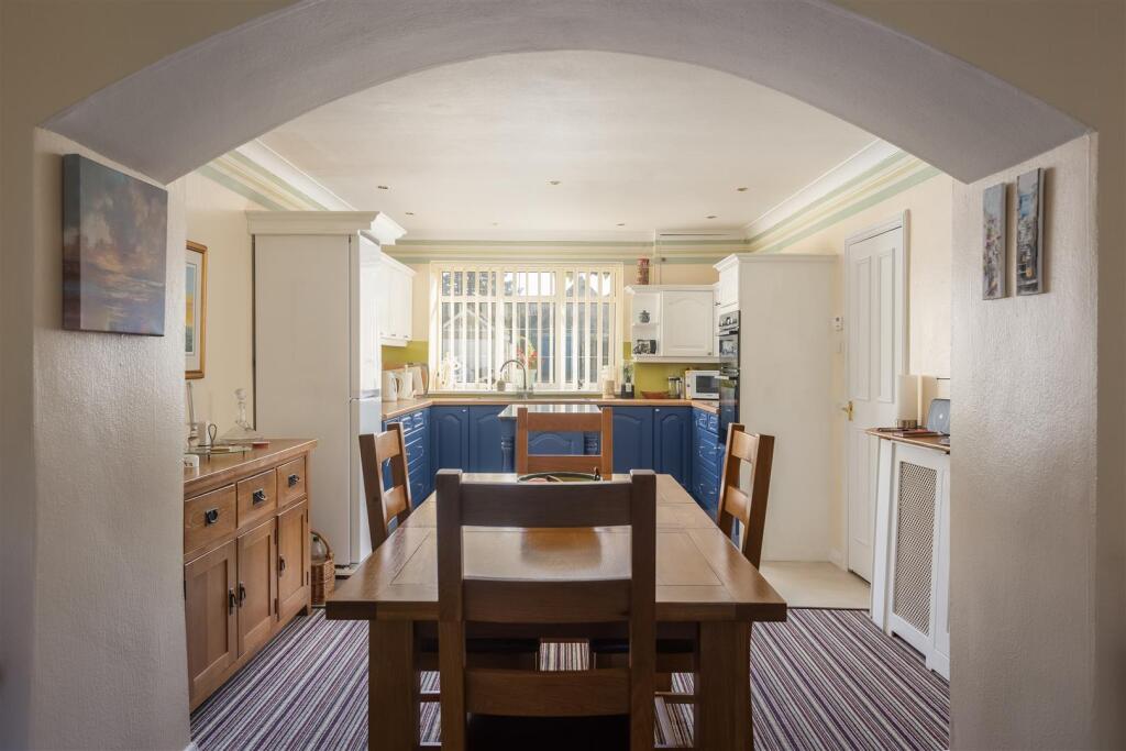 Barnstone House Kitchen Dining Living Room-3.jpg