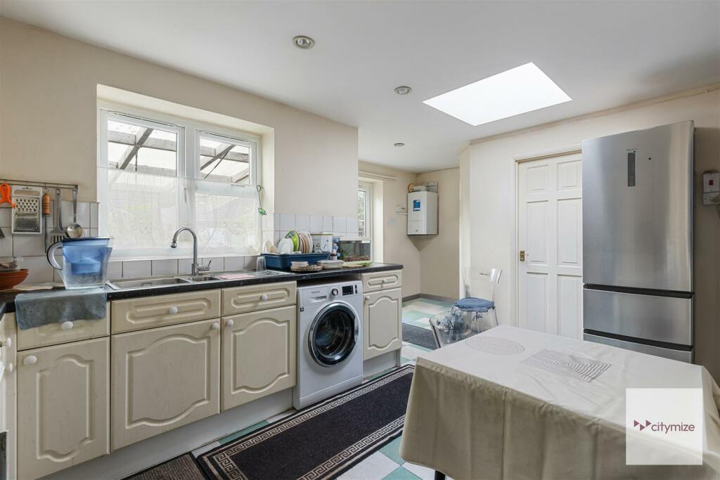L-Shaped Kitchen/Diner