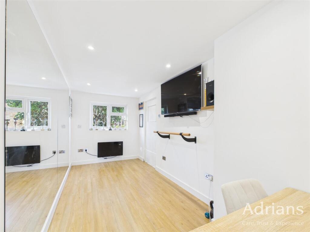 FURTHER ROOM