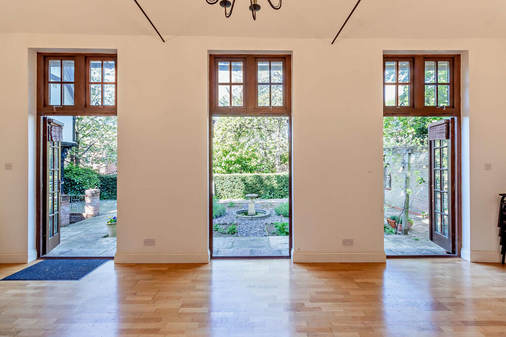 8646346-interior2...