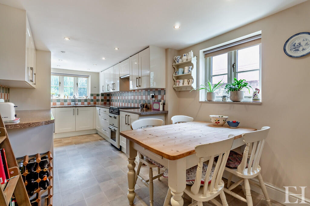 8658864-interiorW...