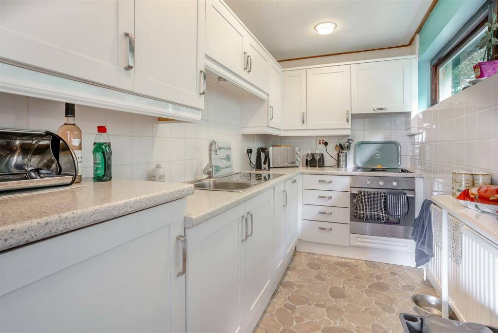 8555582-interior13.jpg