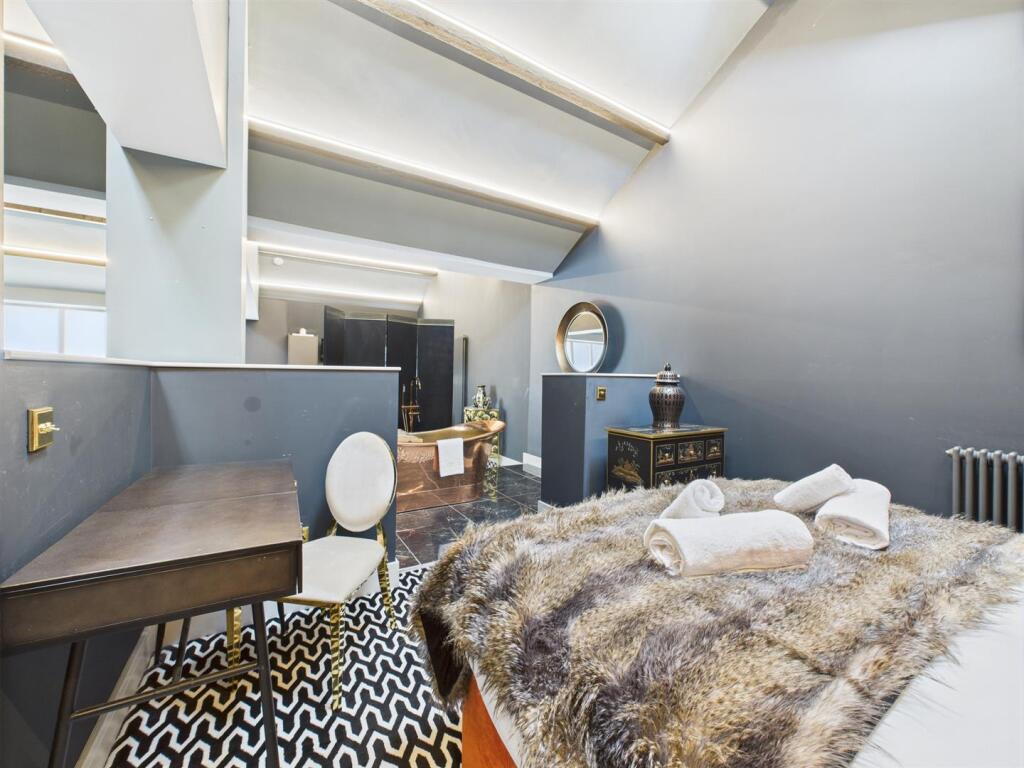 Open Plan/Lounge/Kitchen/Dining/Bedroom