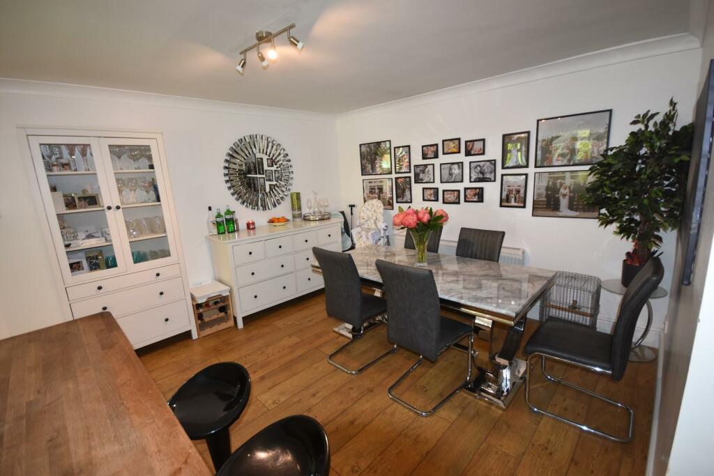 DINER/FAMILY SPACE