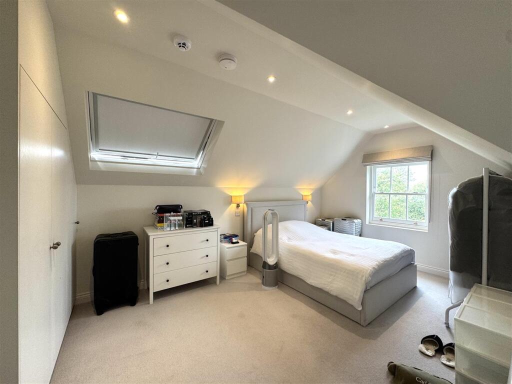 Bedroom pic 10.jpeg