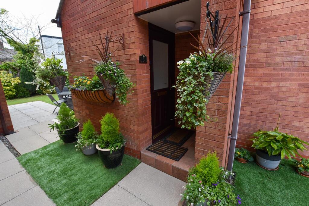 5 Eastham Mews (5).jpg