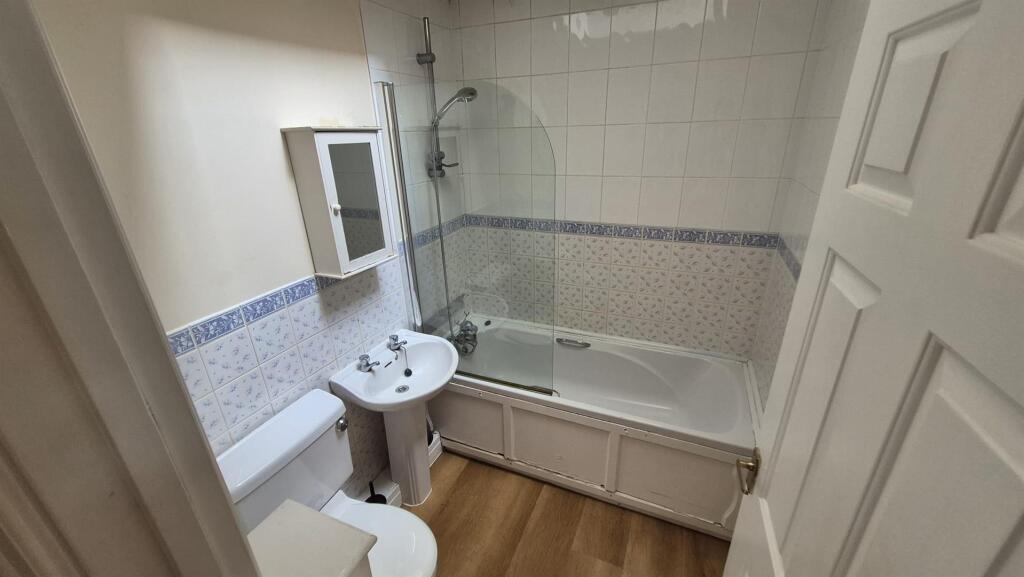 85aCR Bathroom 2.jpeg