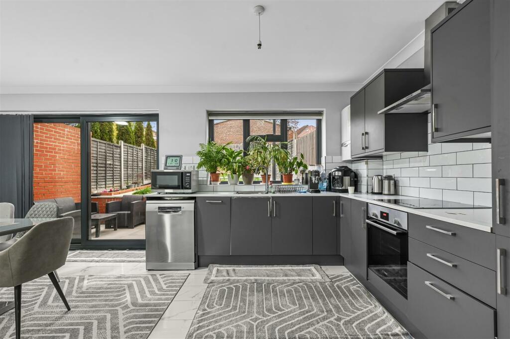 Kitchen 1.JPG