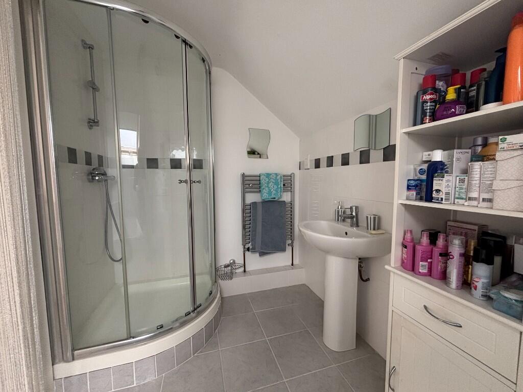 En-Suite Bathroom 