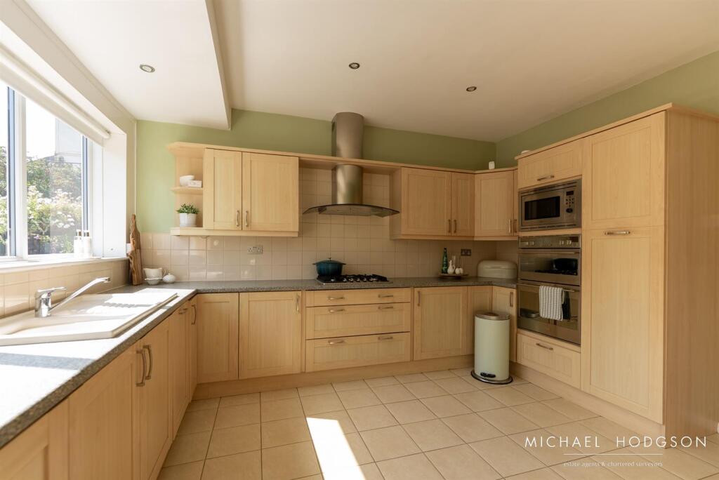 Queen Alexandra Road-16.jpg