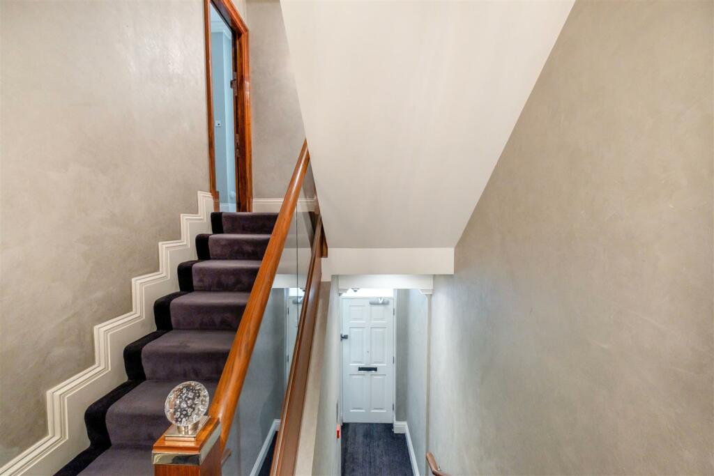 8515327-interior33.jpg