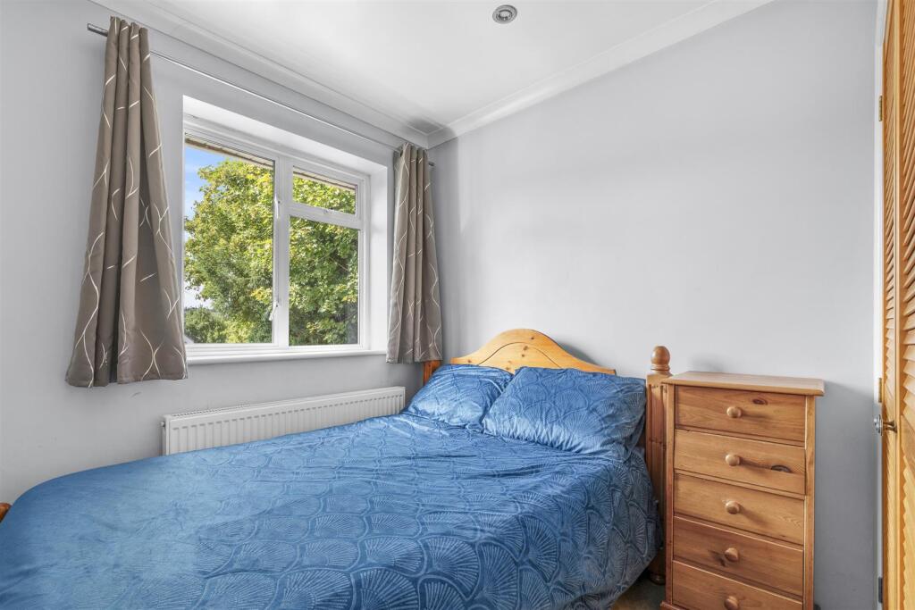 6 Coningsby Road, HP13 5NX-4.jpg