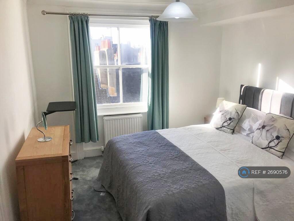 3rd Floor Ensuite Double Rear Bedroom