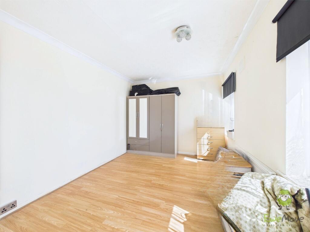 CAM01543G0-PR0129-STILL036