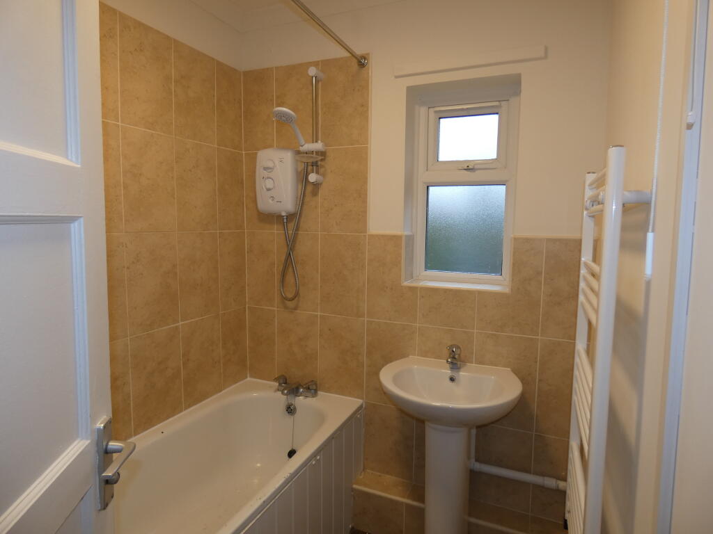Pic 10 Bathroom.JPG