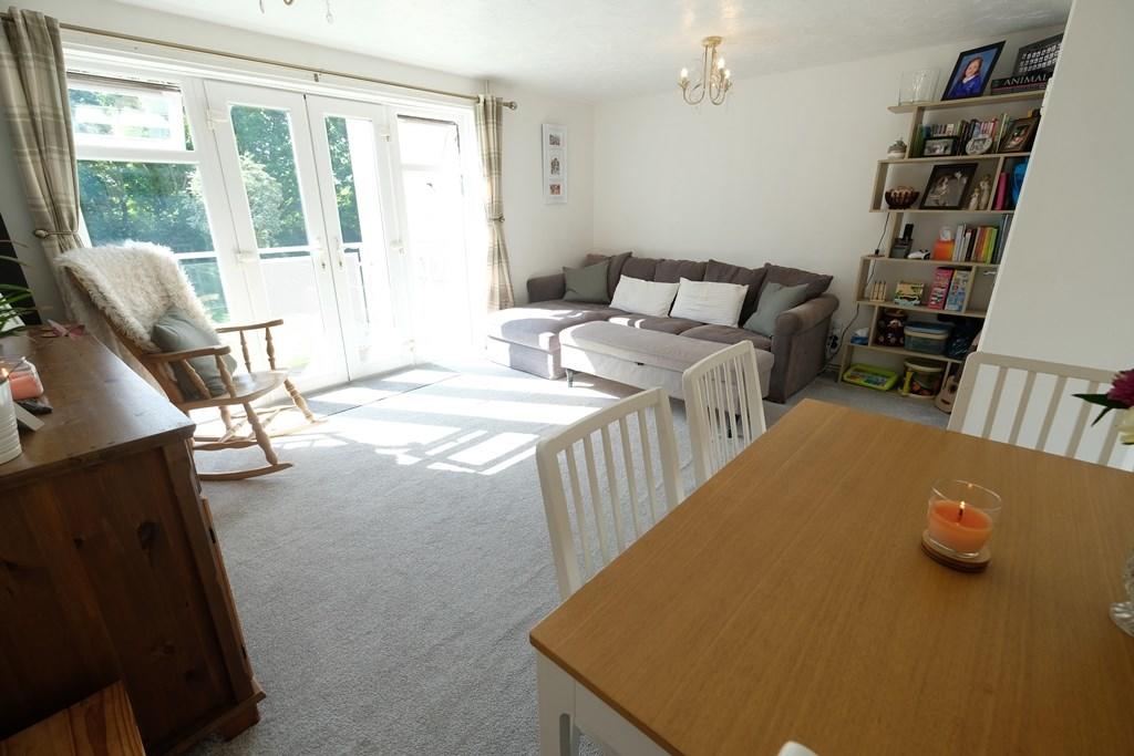 SITTING/DINING ROOM
