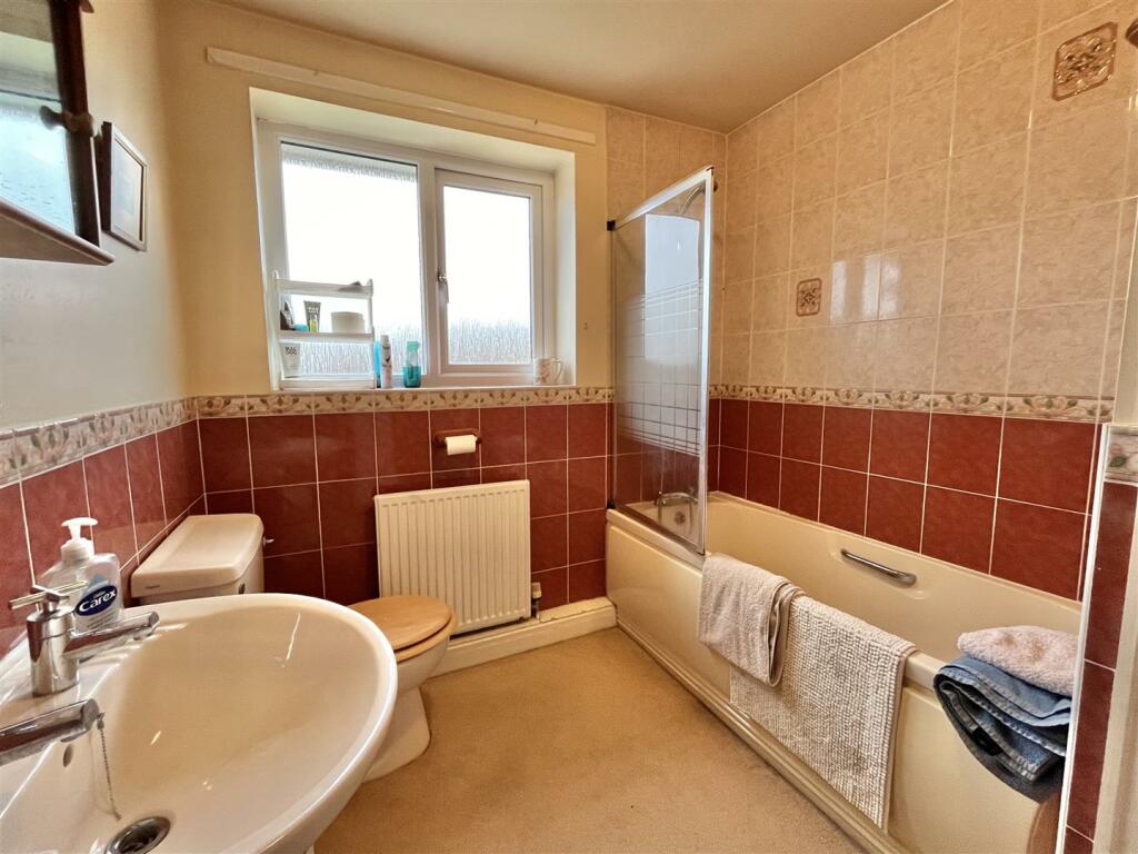 En-Suite Bathroom