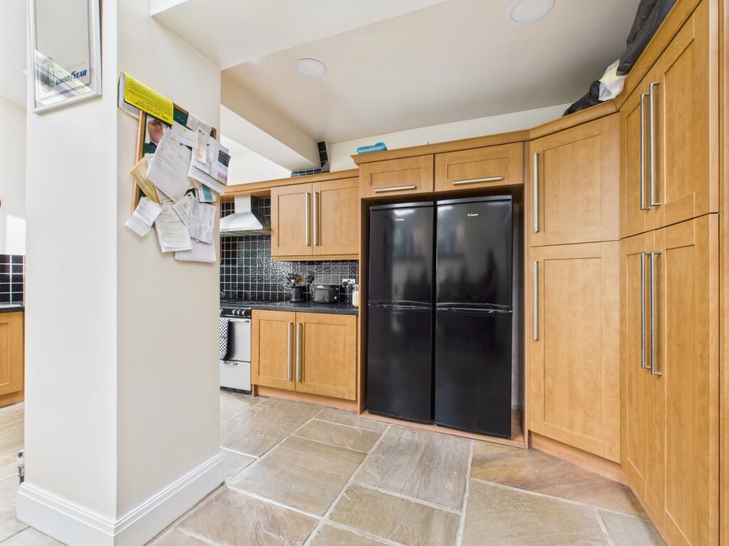 CAM03729G0-PR0074-STILL007