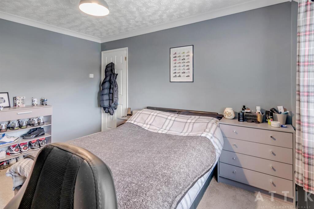 9 Bedingfield Crescent Halesworth IP19 8DZ (25).jp