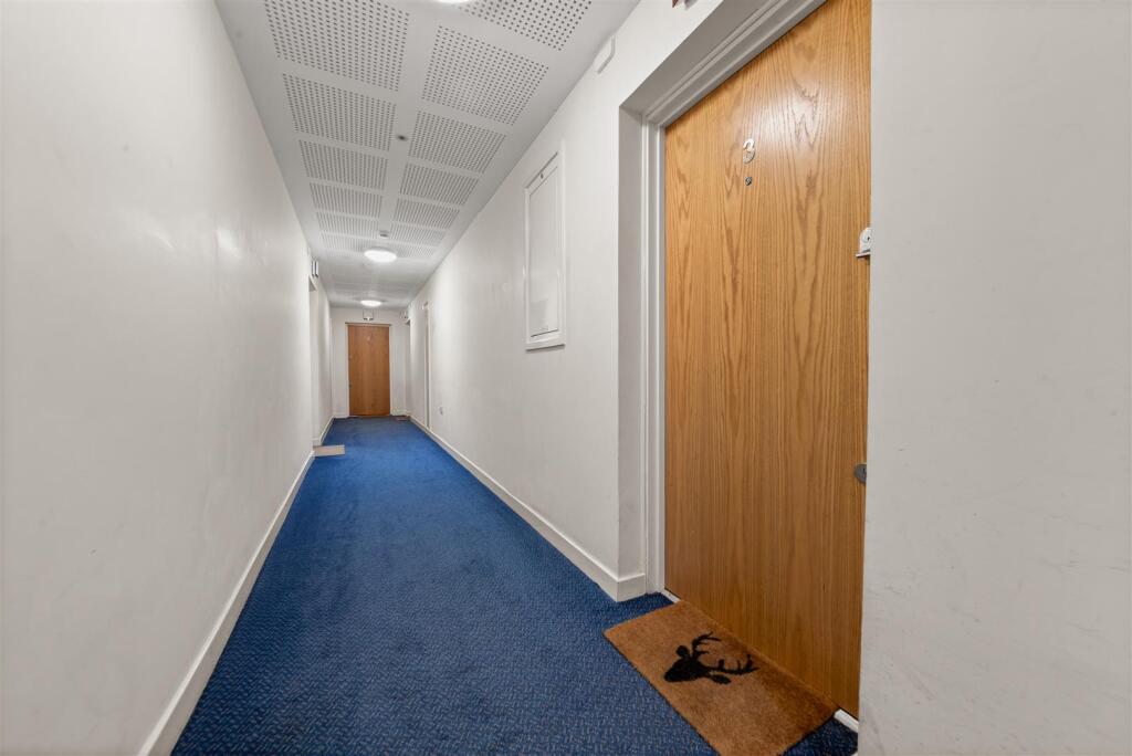 Apartment 3 Oak House 14.jpg