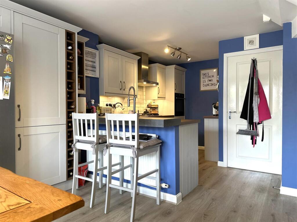 Modern Breakfast Kitchen 140