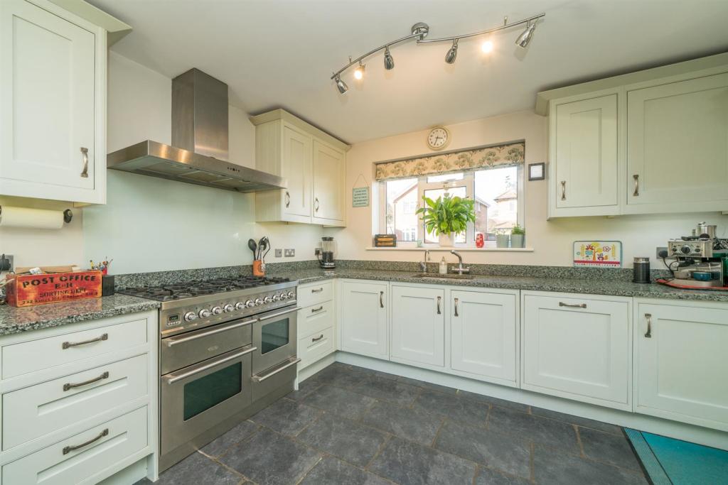 30-Gainsborough-Ave-1017.jpg