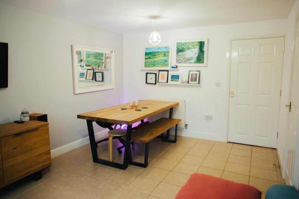 LIVING/DINING ROOM