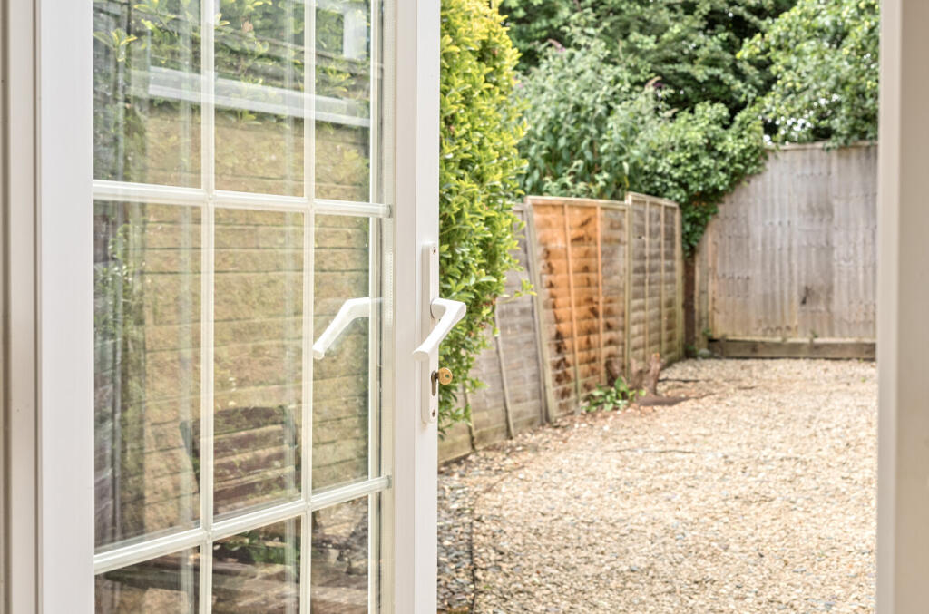 1316340-5-685aa67...