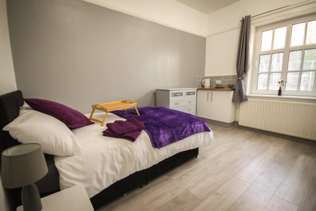 Double bedroom with parking