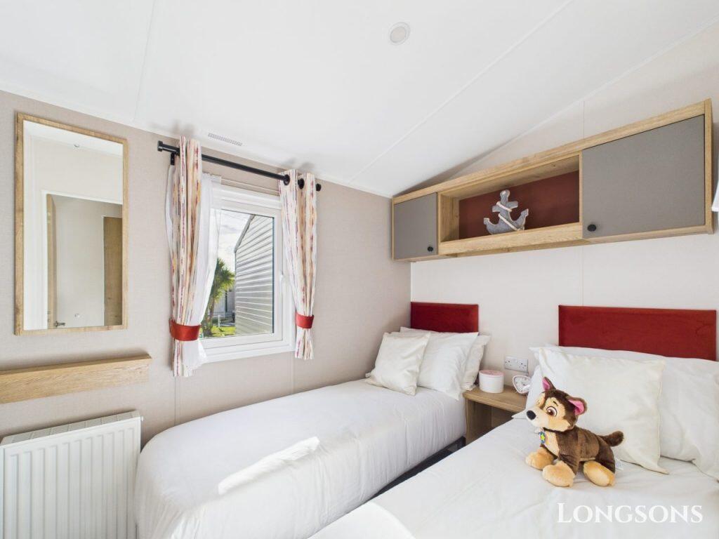 Cam02173g0 Pr0276 Still010