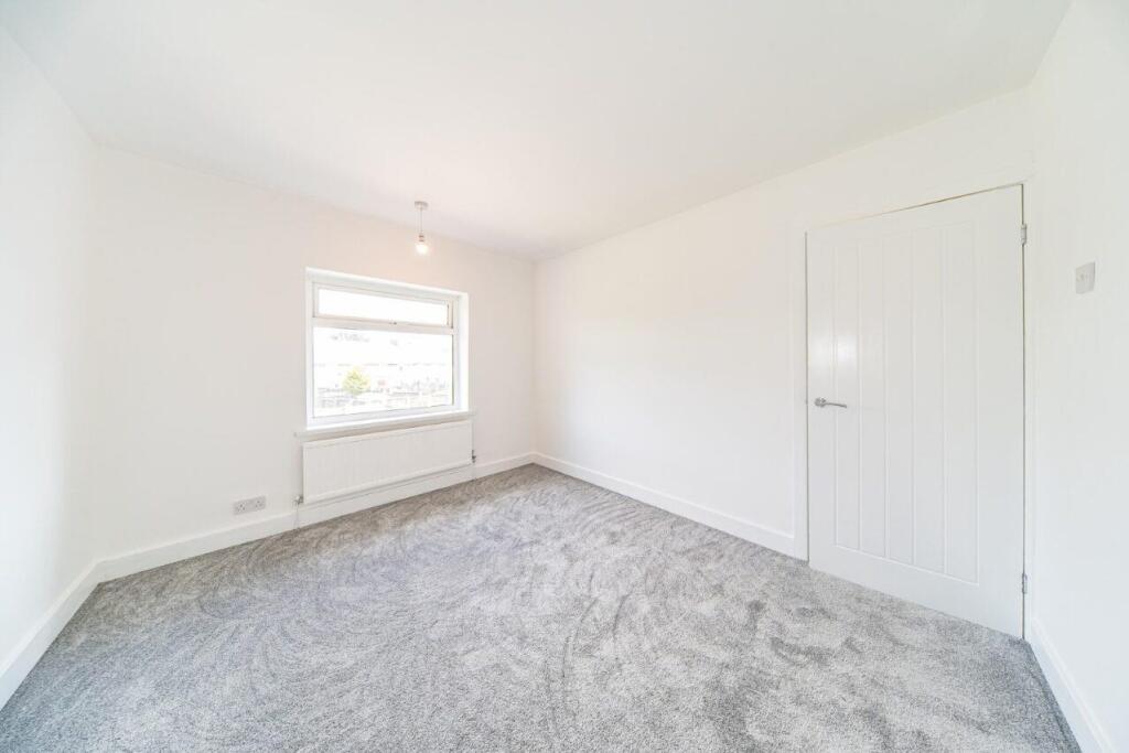 67 Mollington bedroom 2.jpg