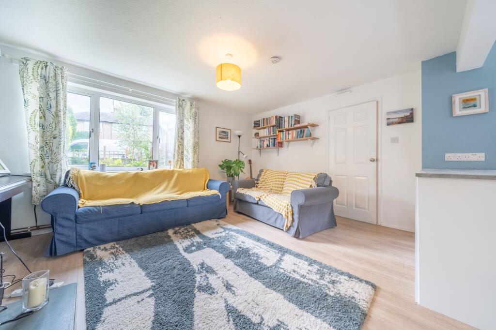 OPEN PLAN LIVING AREA