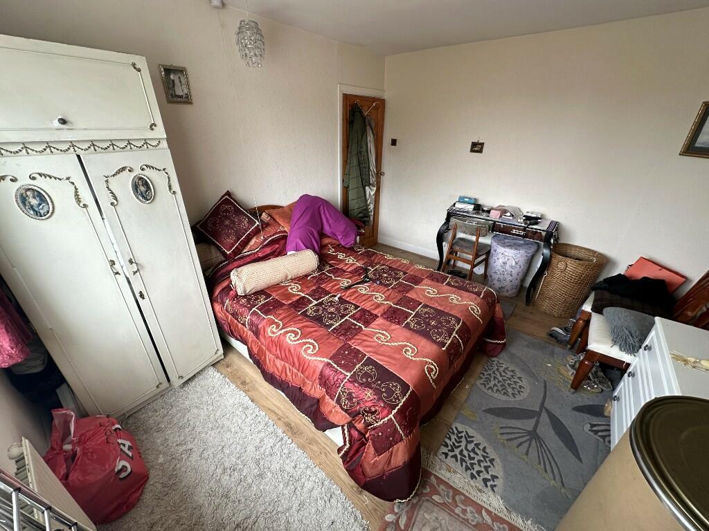 BEDROOM 2 (B)