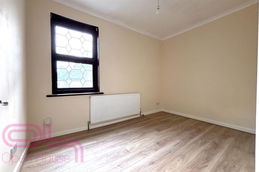 Hanworth Bedroom 2.jpg