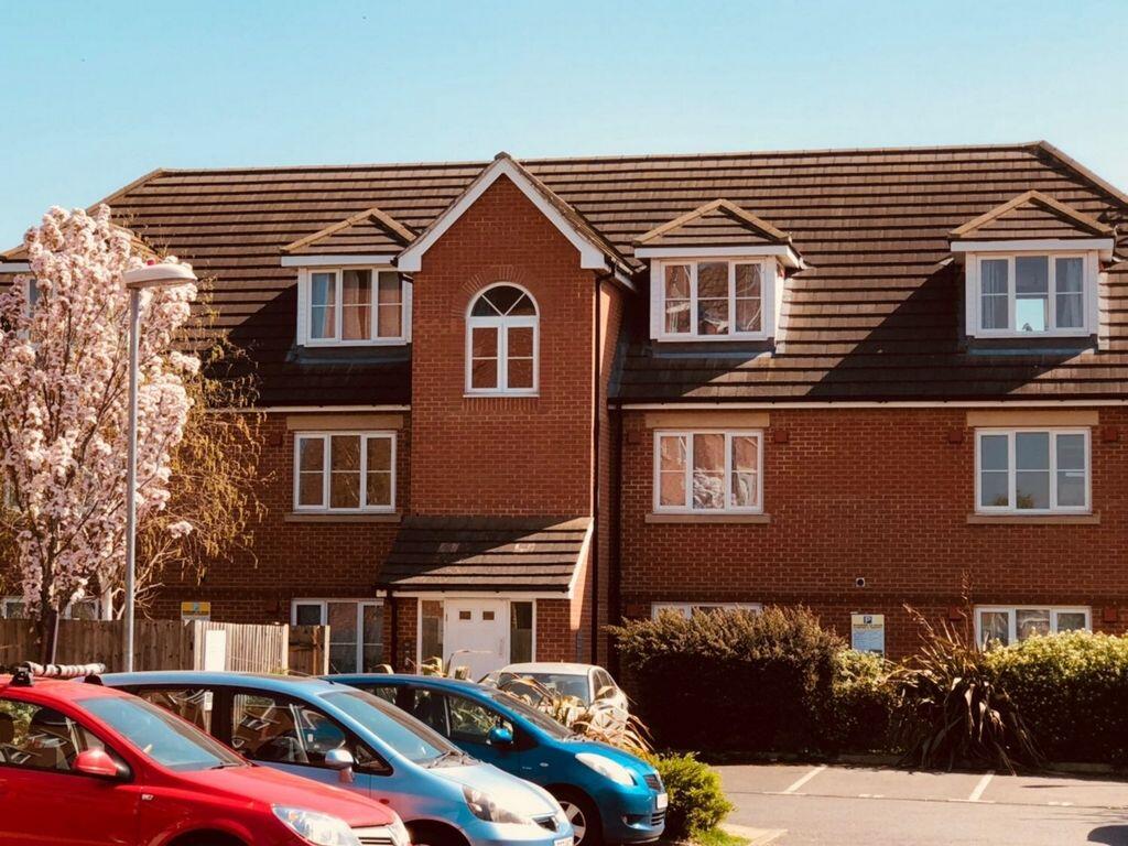 Beautiful 2 Bedroom 2 Bathroom Flat to Rent On Ta