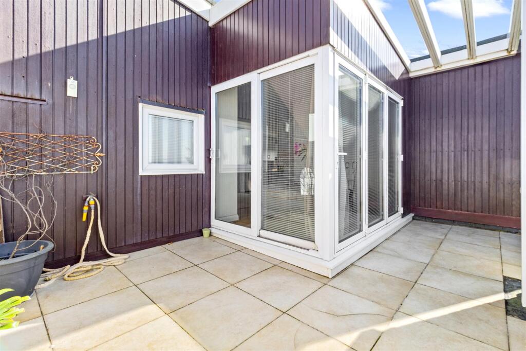 wells court, 11-011.JPG