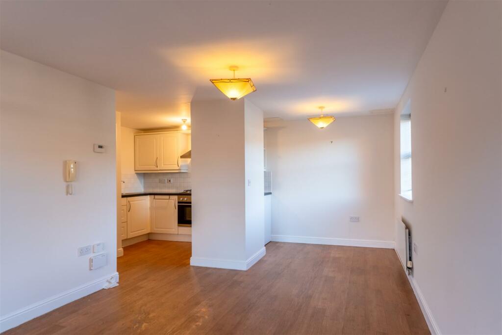 4 Eaton Court-004.jpg