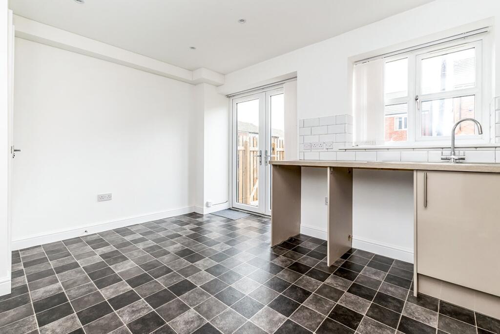 Kitchen / Dining Roo