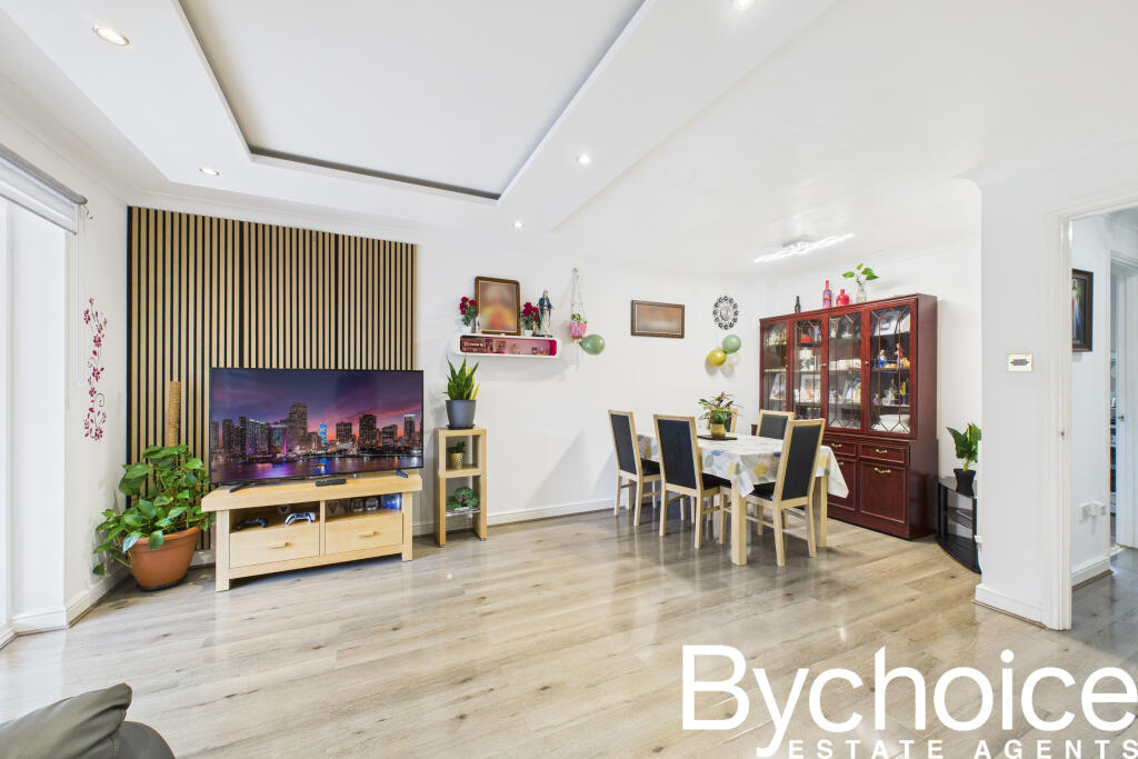 CAM05454G0-PR0063-STILL006