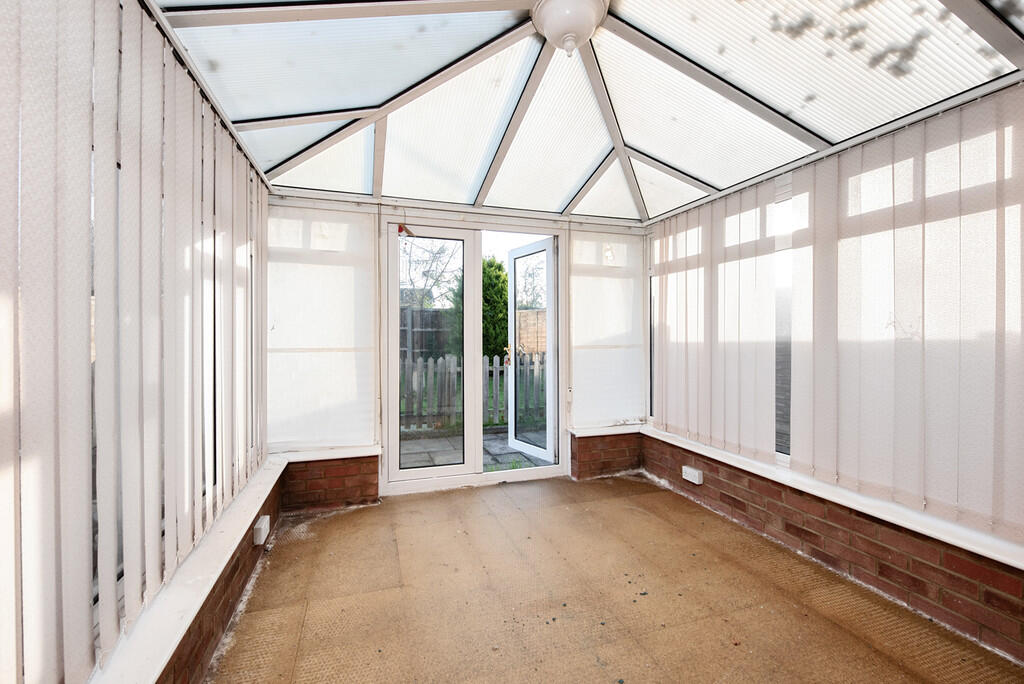 39 Dovedale Close...