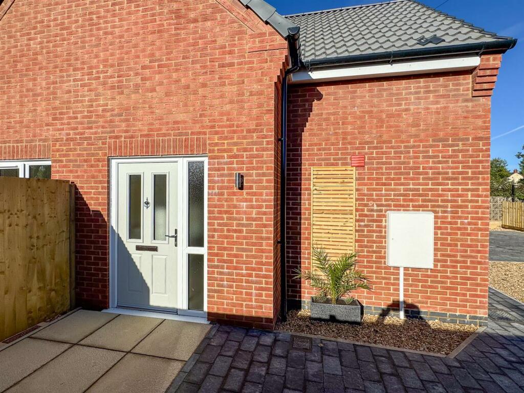 6A Staion Rd Desborough-36.jpg